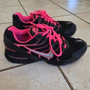 Women's size 7 NIKE Air max torch Running Shoes